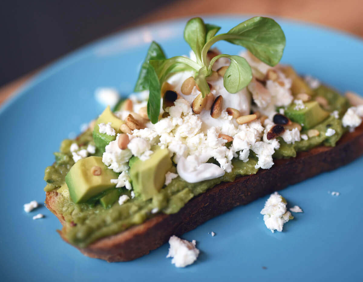 Smashed Avocado on Toast | The Mustcard