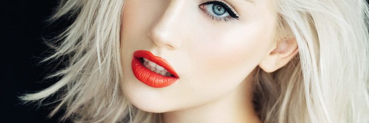 Blonde Hair and Red Lipstick | The Mustcard